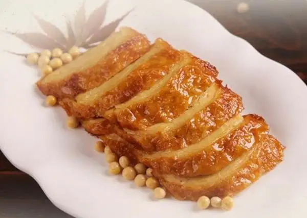 Sliced Golden Tofu Skin Roll with Soybeans